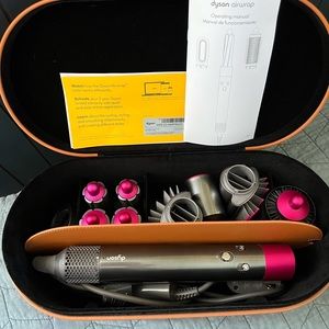 Dyson Airwrap. Like new. Excellent condition.